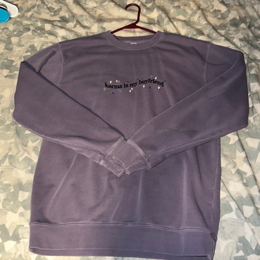 Taylor swift ‘karma is my boyfriend’ sweatshirt